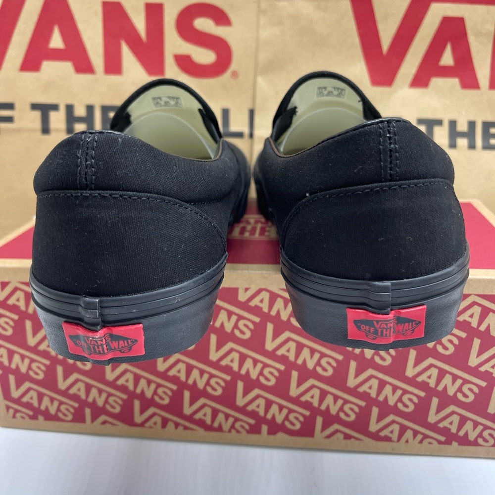 Vans WMNS Classic Black Slip-On Sneakers
Black/Black
VN000EYEBKA - Picture 5 of 16